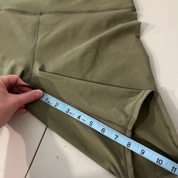 Fabletics Olive Green Powerhold Inseam 8' Mid Rise Biker Shorts Size XL - Picture 4 of 9